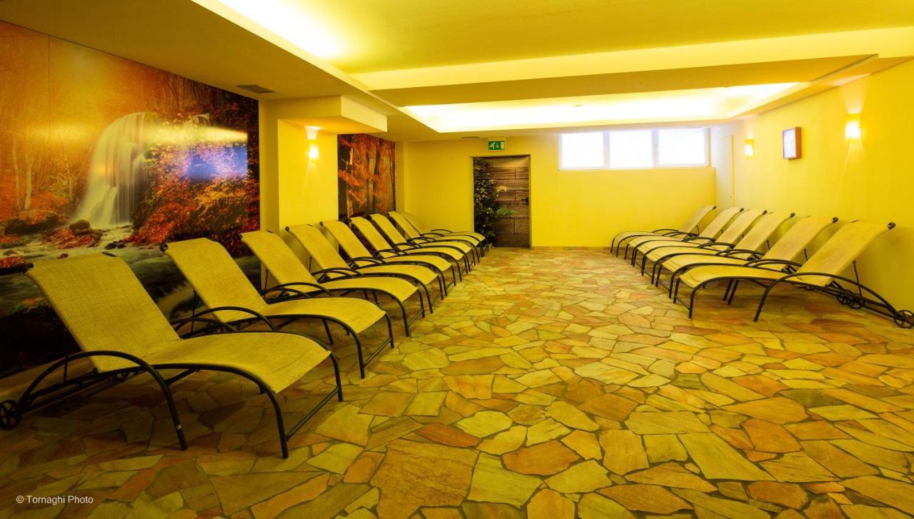 Hotel Alpen Andalo Exterior photo