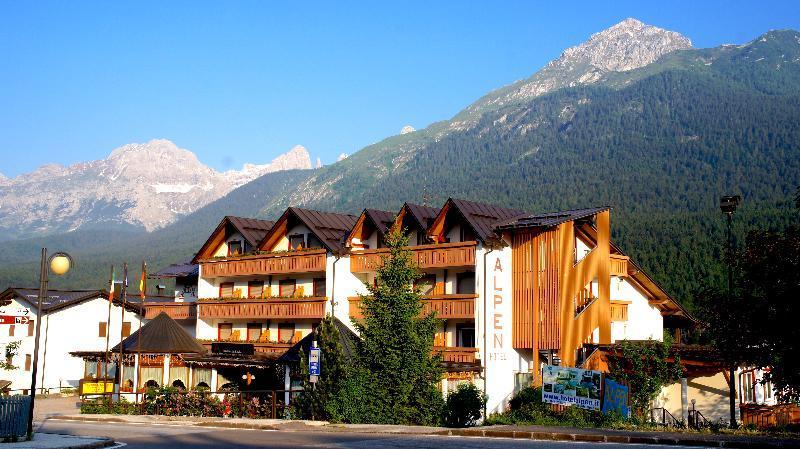 Hotel Alpen Andalo Exterior photo