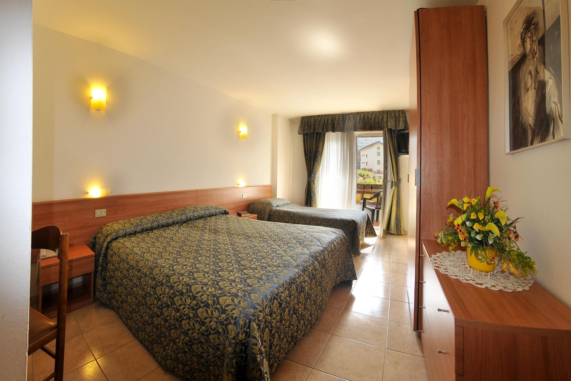 Hotel Alpen Andalo Exterior photo