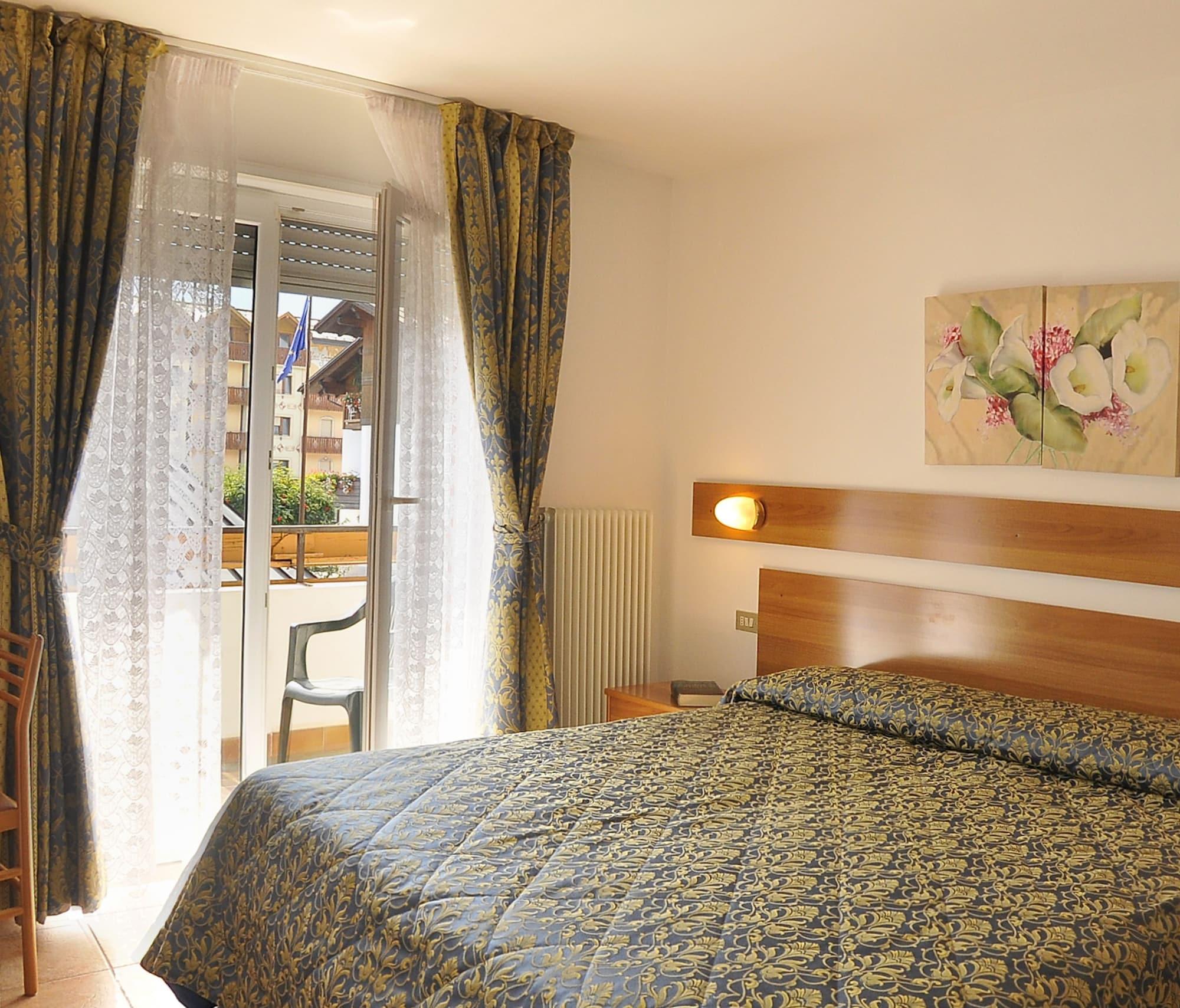 Hotel Alpen Andalo Exterior photo