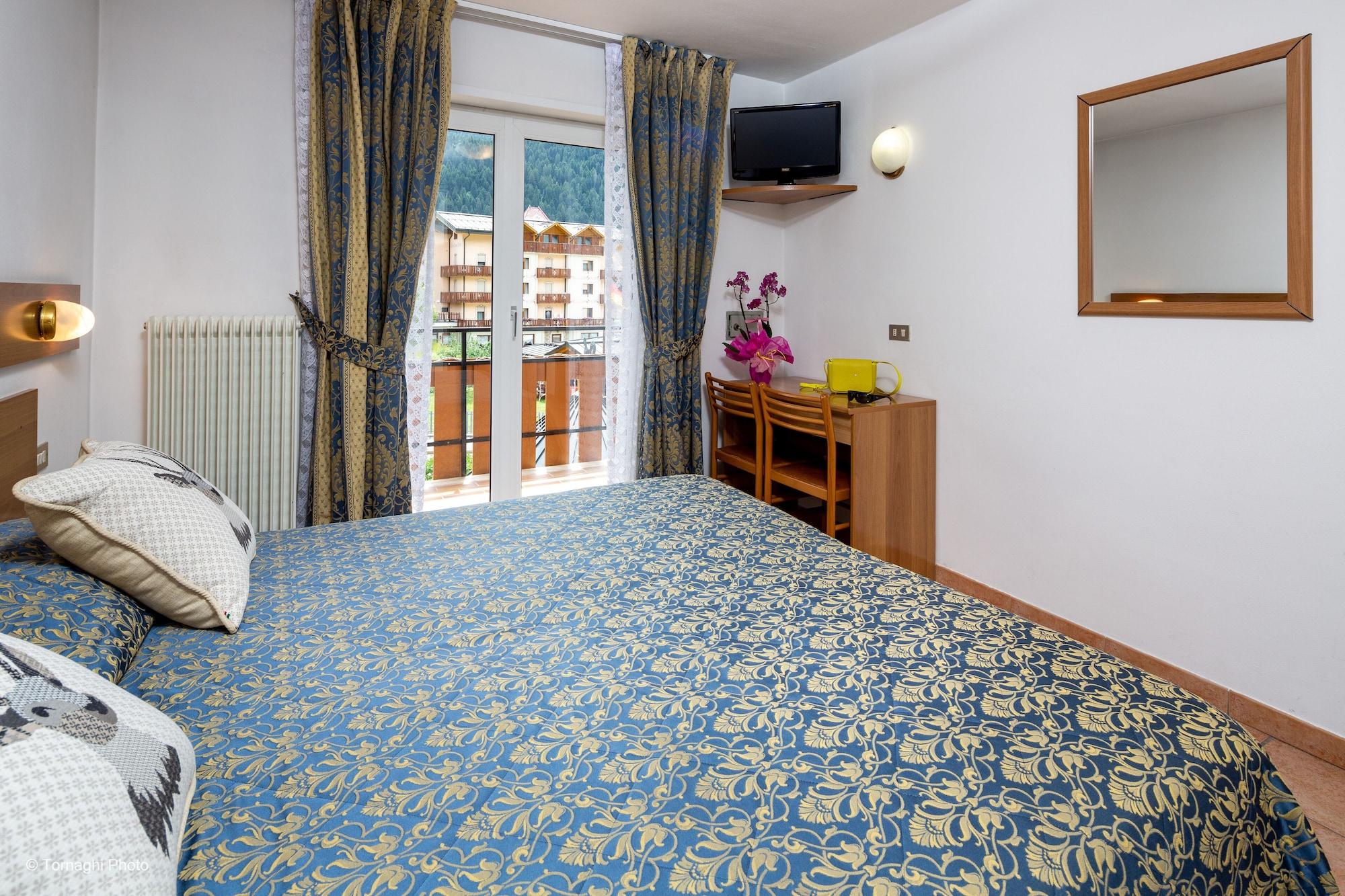 Hotel Alpen Andalo Exterior photo