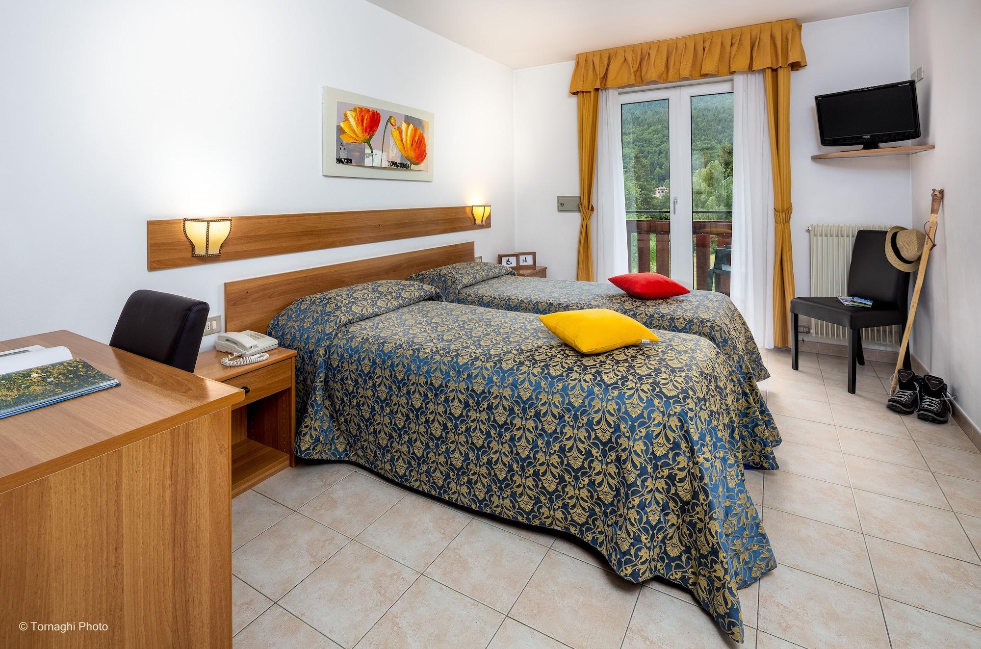 Hotel Alpen Andalo Exterior photo